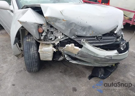 2004 Toyota Camry Le V6 z USA, uszkodzony, nr VIN 4T1BF32K24U070150